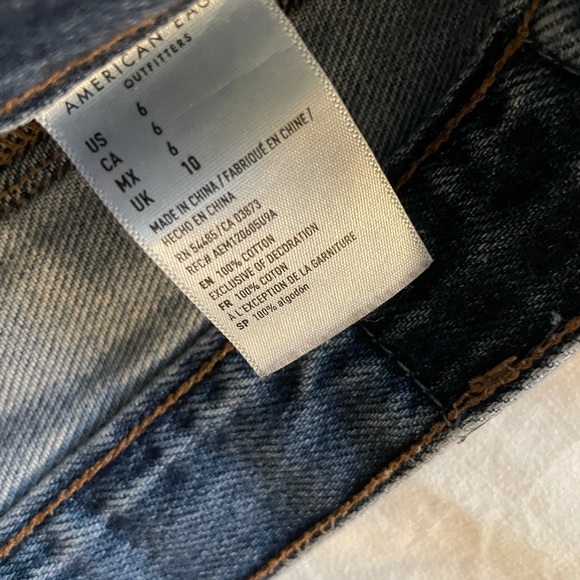 American eagle jean shorts. Size 6. - Picture 3 of 3
